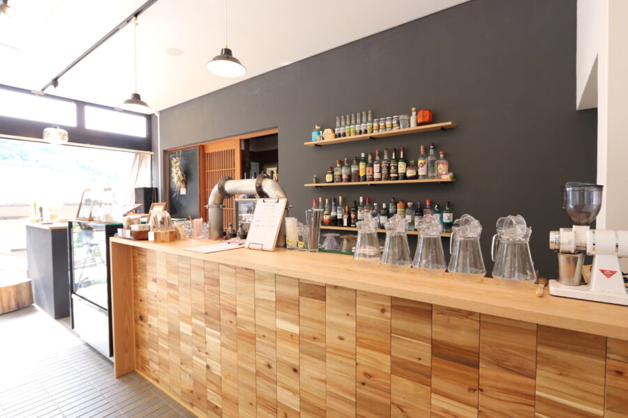 Barカウンター　広島工務店　トマルカフェSANKAKU