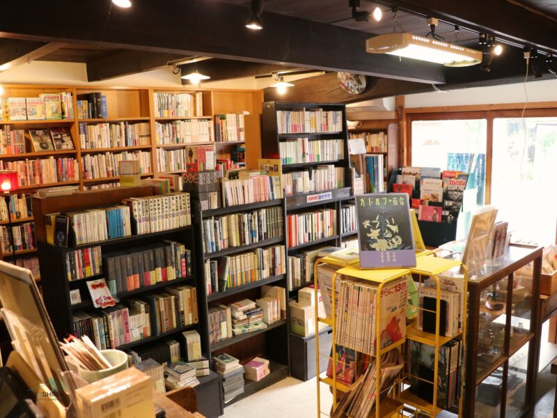 古書からすうり　店内　名張市　広島工務店