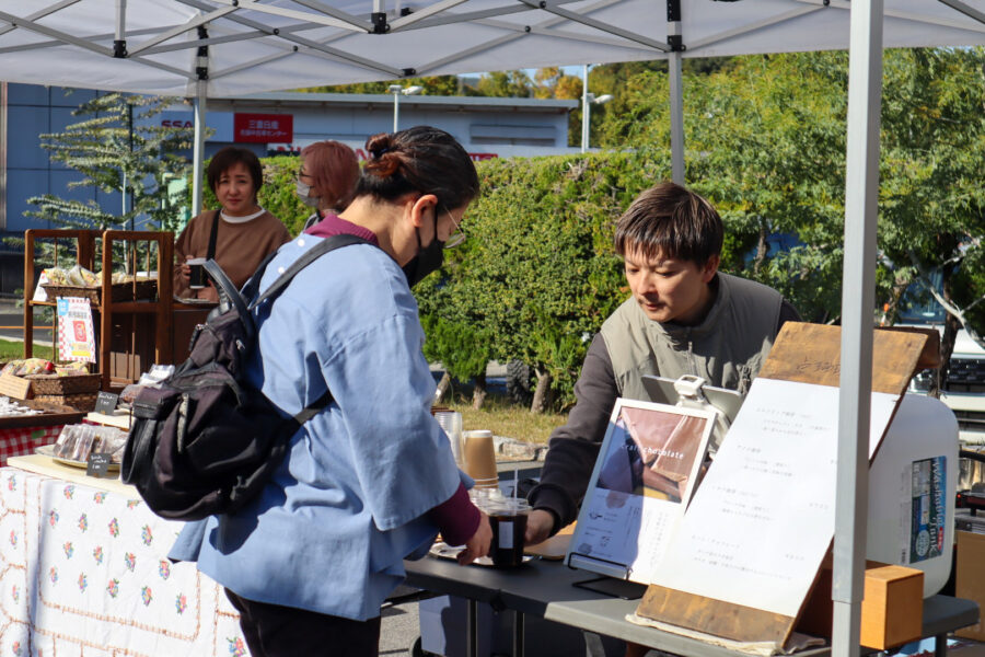 点珈琲店　ガラクタ市