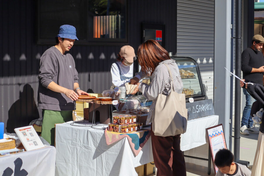 トマルカフェSANKAKUさん　広島工務店　ガラクタ市